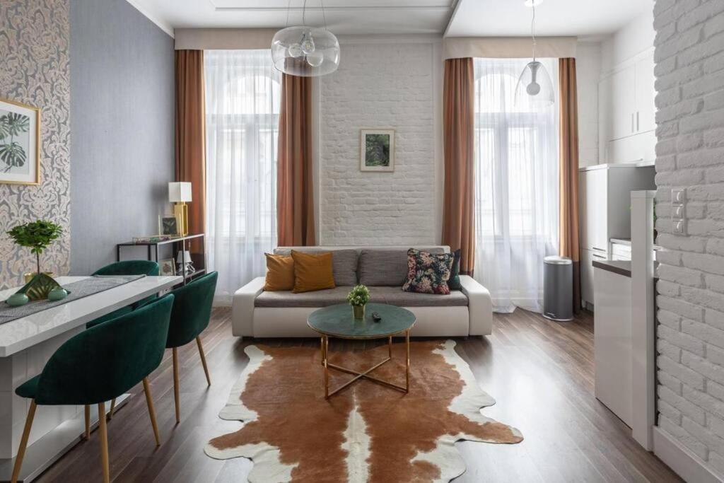 Chic, Captivating Space Near Opera House 布达佩斯 外观 照片